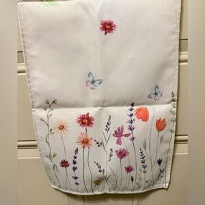 Flower Print Table Runner NWOT